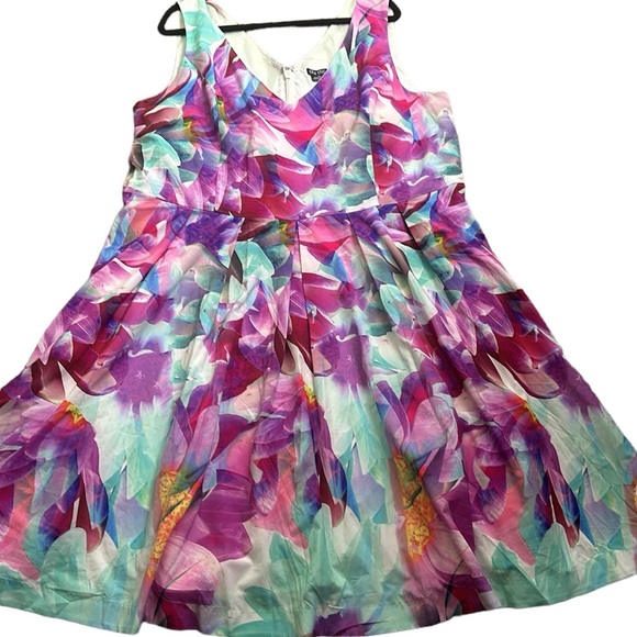 City chic secret garden vneck pleated knee length dress size xL - Picture 3 of 12